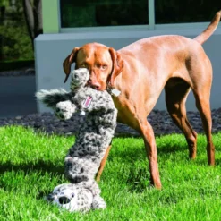 Kong Stretchezz Jumbo Leopardo de peluche para cães