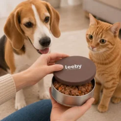 Leeby Tampa para Comedouro Castanha para cães e gatos